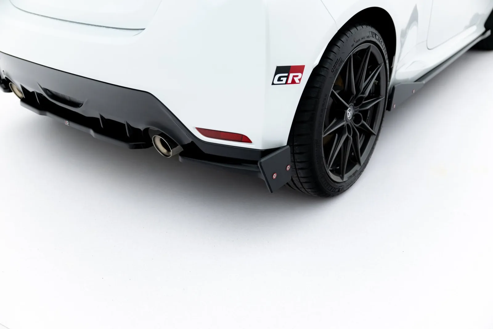Rear Side Splitters V.2 + Flaps compatible with Toyota GR Yaris Mk4