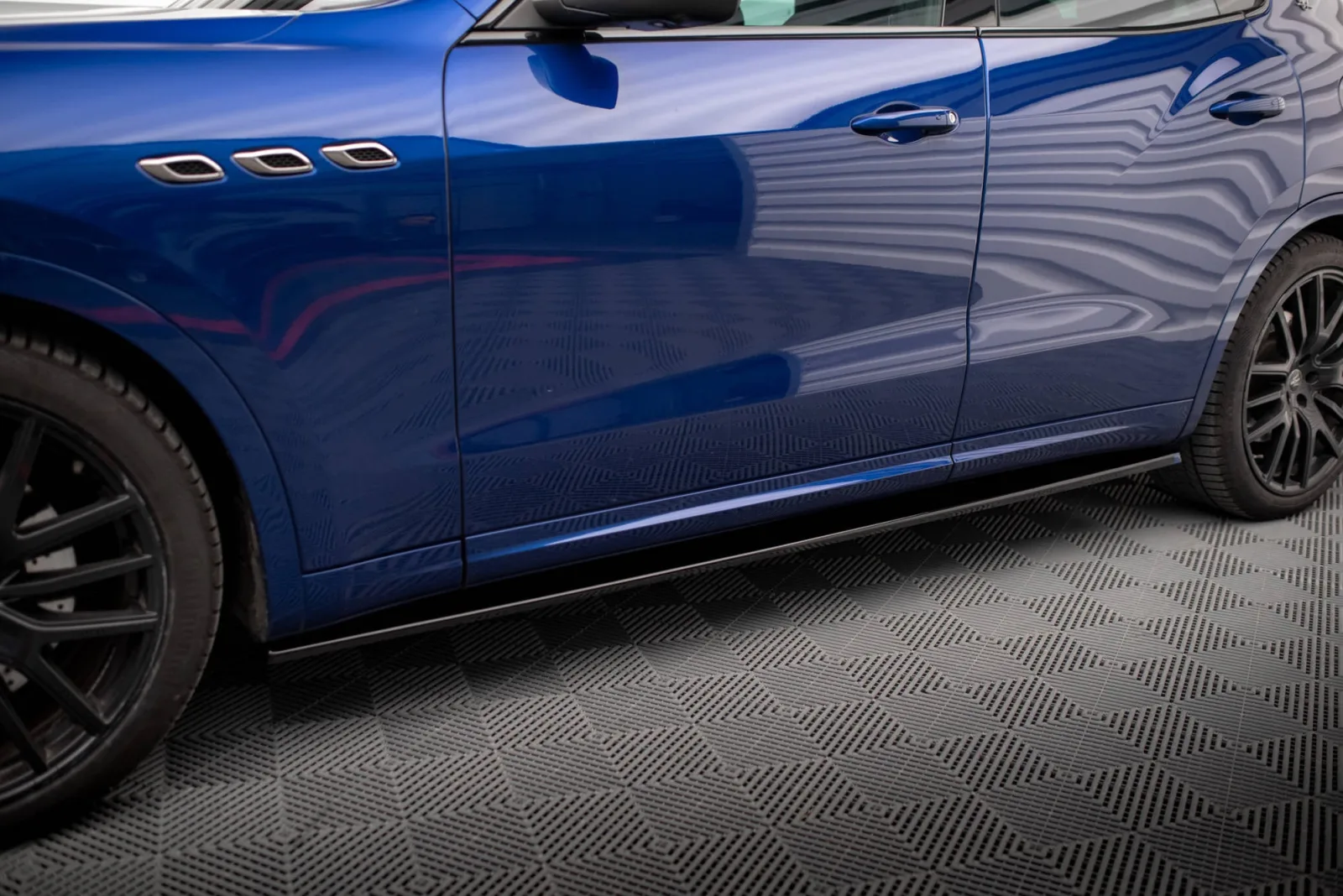 Side Skirts Diffusers compatible with Maserati Levante GTS / Trofeo Mk1