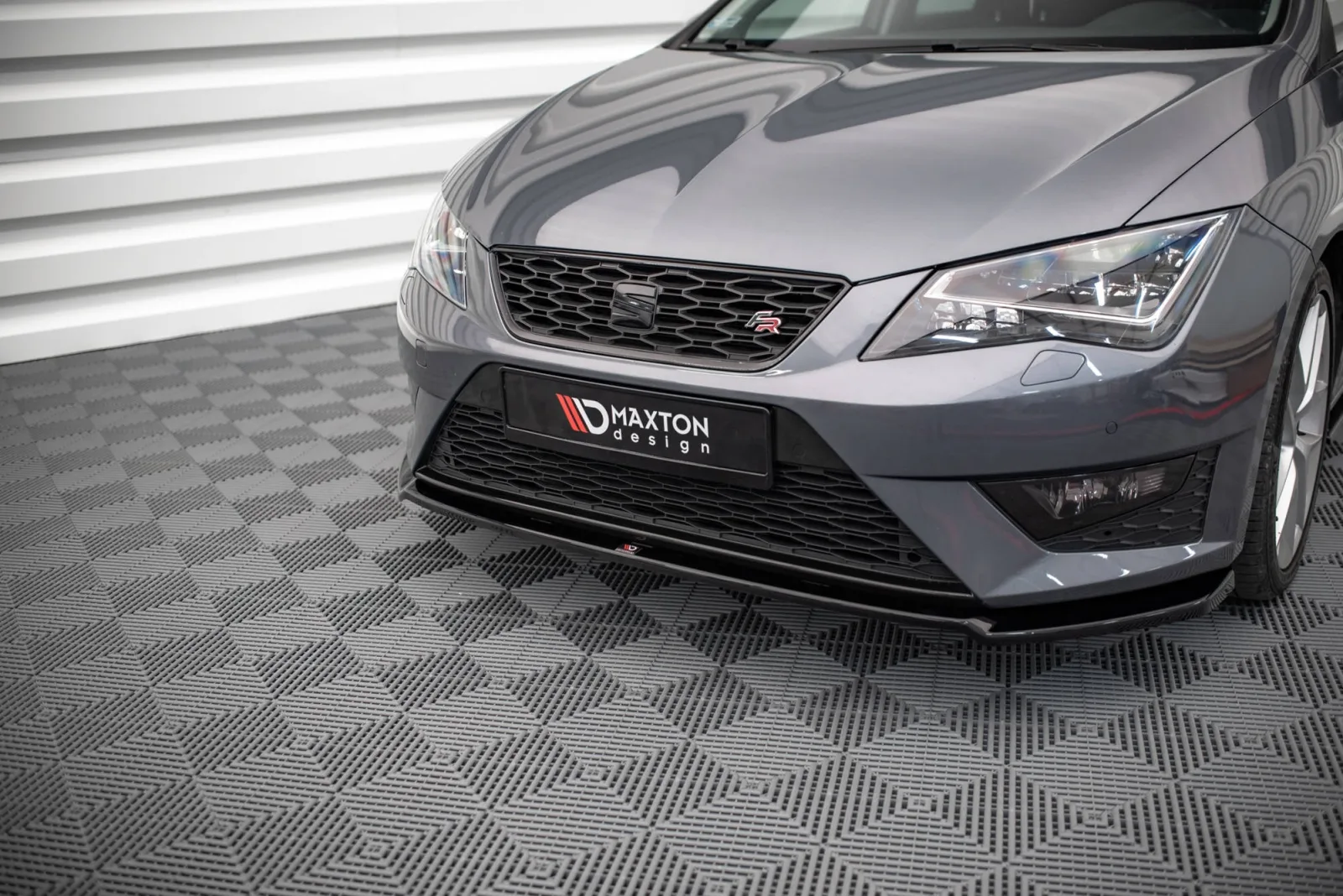 Front Splitter V.2 compatible with Seat Leon FR / Cupra Mk3