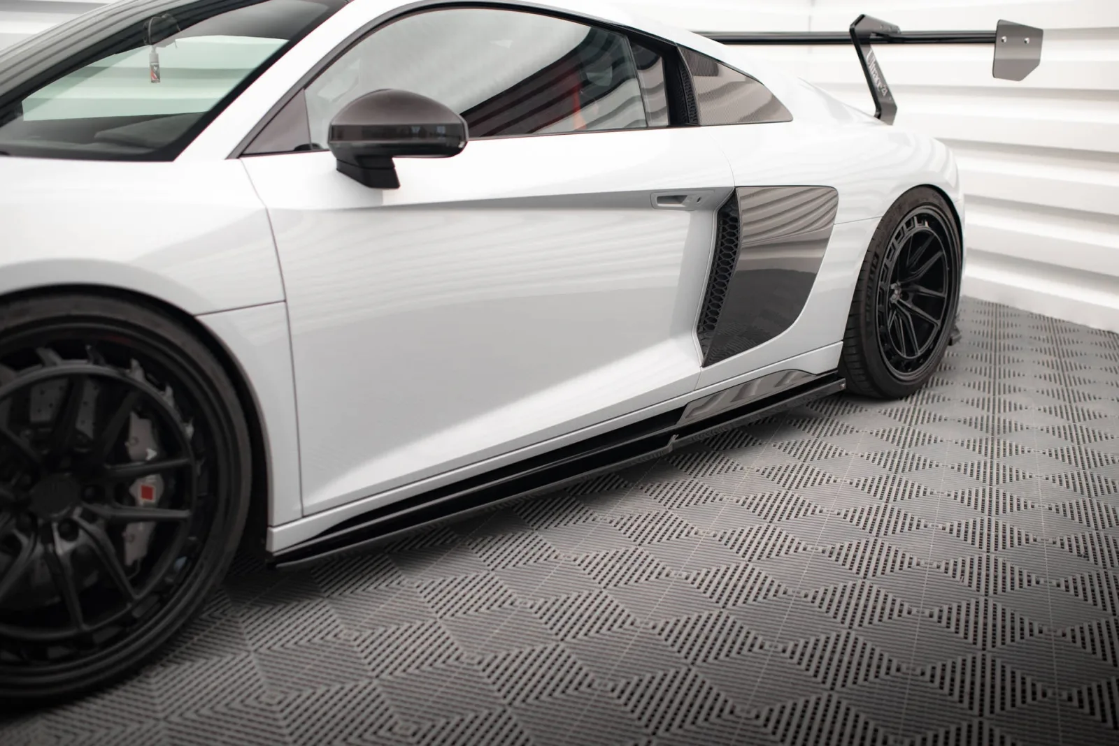 Side Skirts Diffusers V.2 compatible with Audi R8 Mk2 Facelift