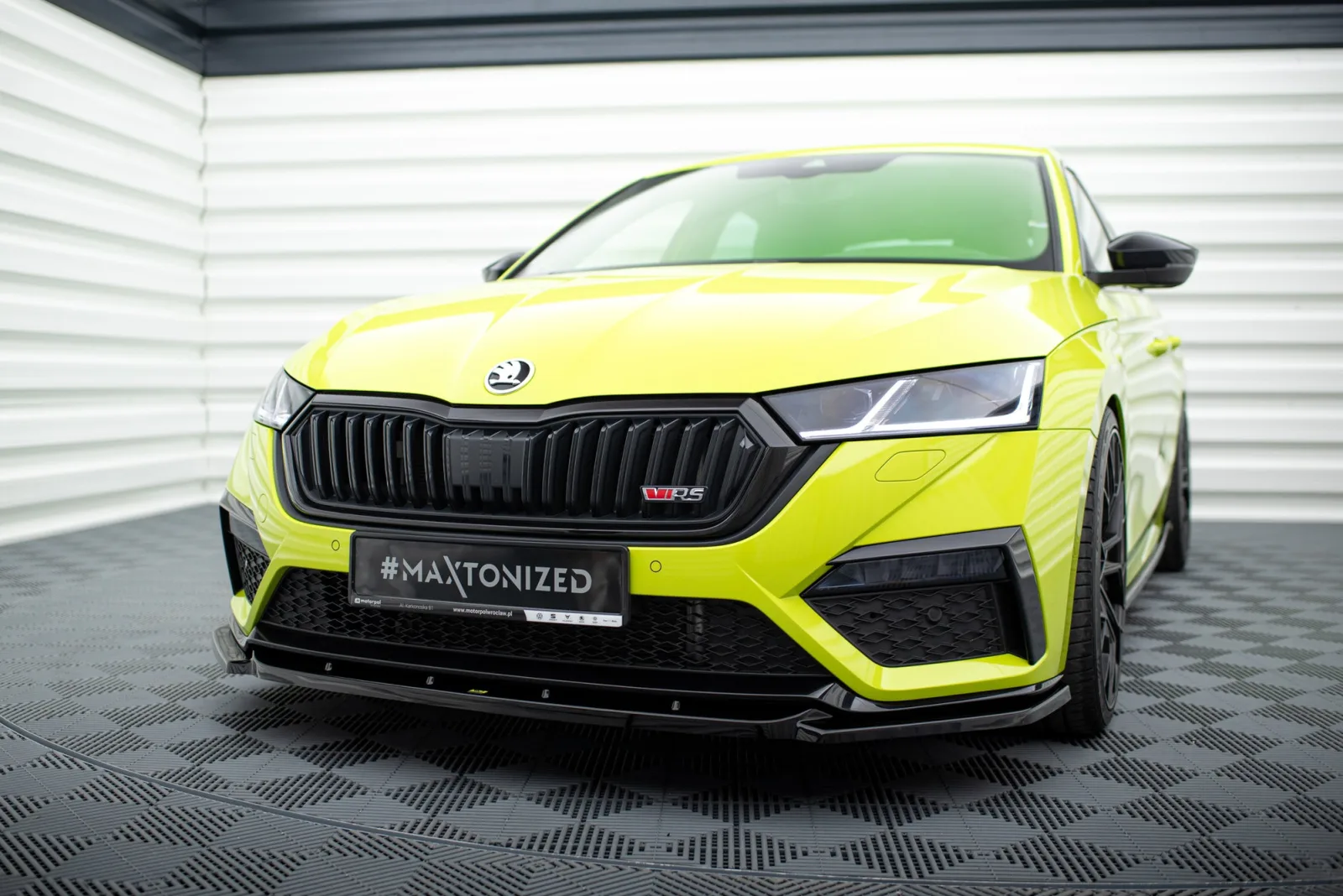 Front Splitter V.3 compatible with Skoda Octavia RS Mk4