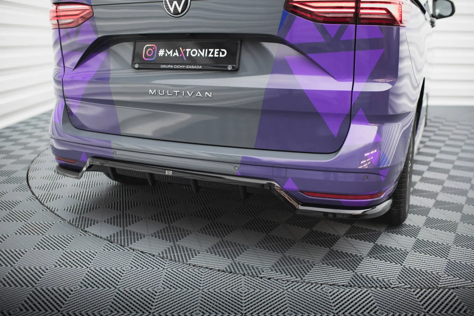 Rear Splitter (With Diffuser) compatible with Volkswagen Multivan T7