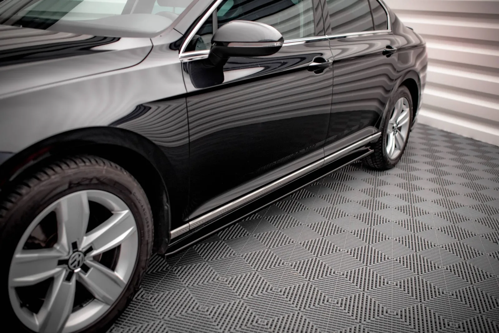 Side Skirts Diffusers compatible with Volkswagen Passat B8 Facelift