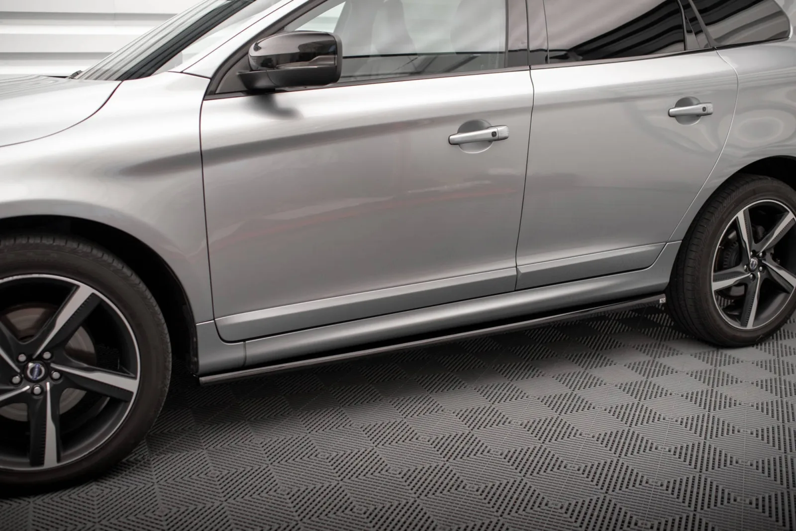 Side Skirts Diffusers compatible with Volvo XC60 R-Design Mk1 Facelift