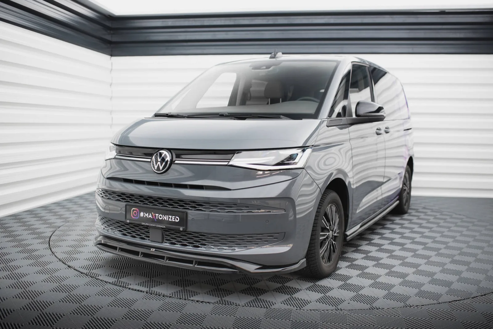 Front Splitter V.1 compatible with Volkswagen Multivan T7