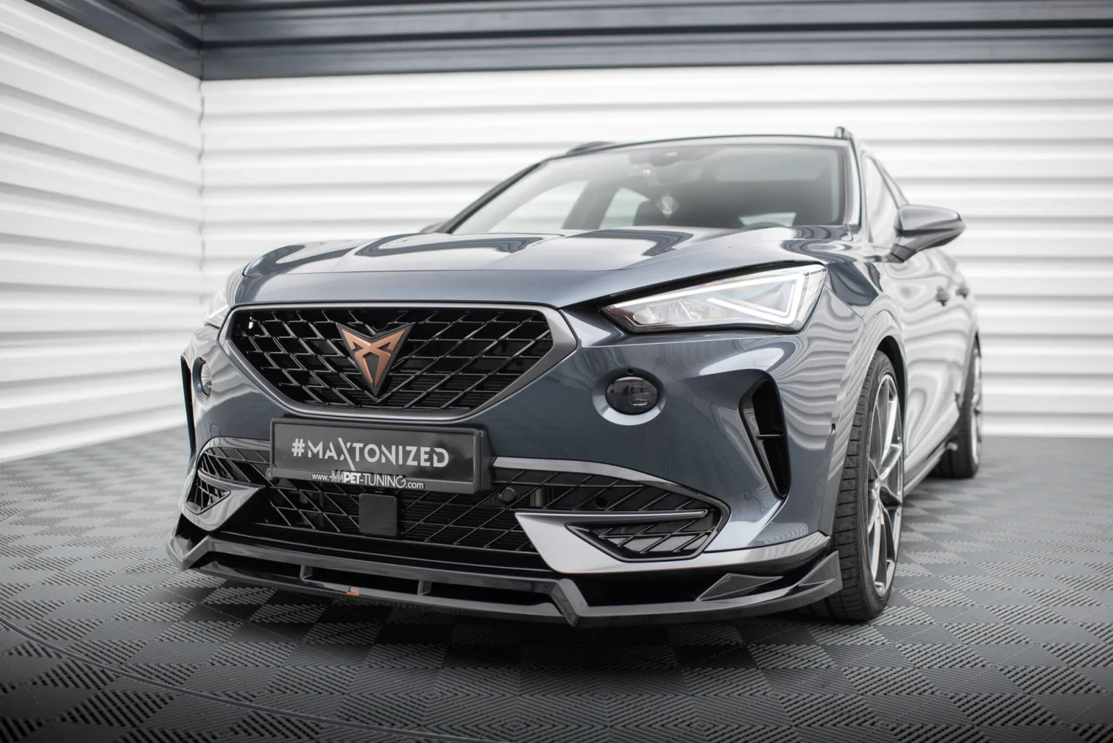 Front Splitter V.4 compatible with Cupra Formentor Mk1
