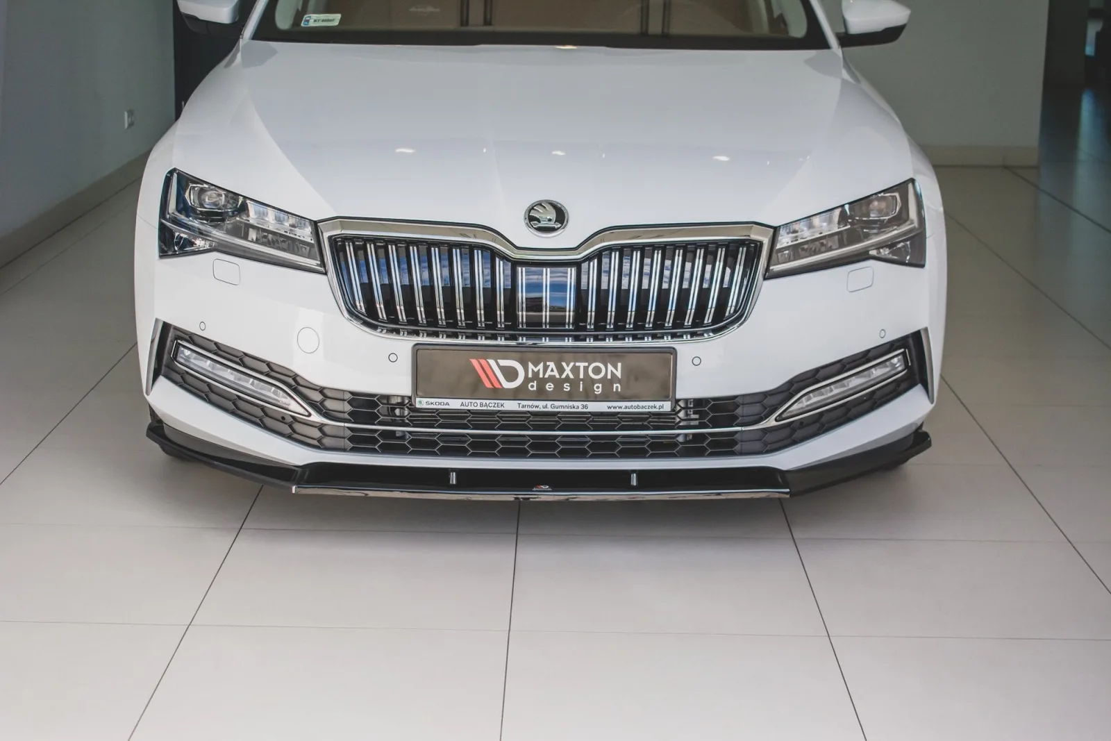 Front Splitter V.2 compatible with Skoda Superb Liftback / Combi Mk3 Facelift