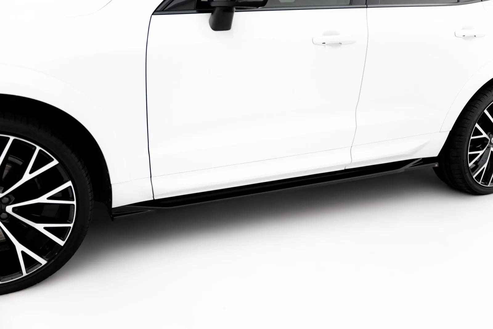 Side Skirts Diffusers compatible with Volvo XC60 Mk2 R-Design