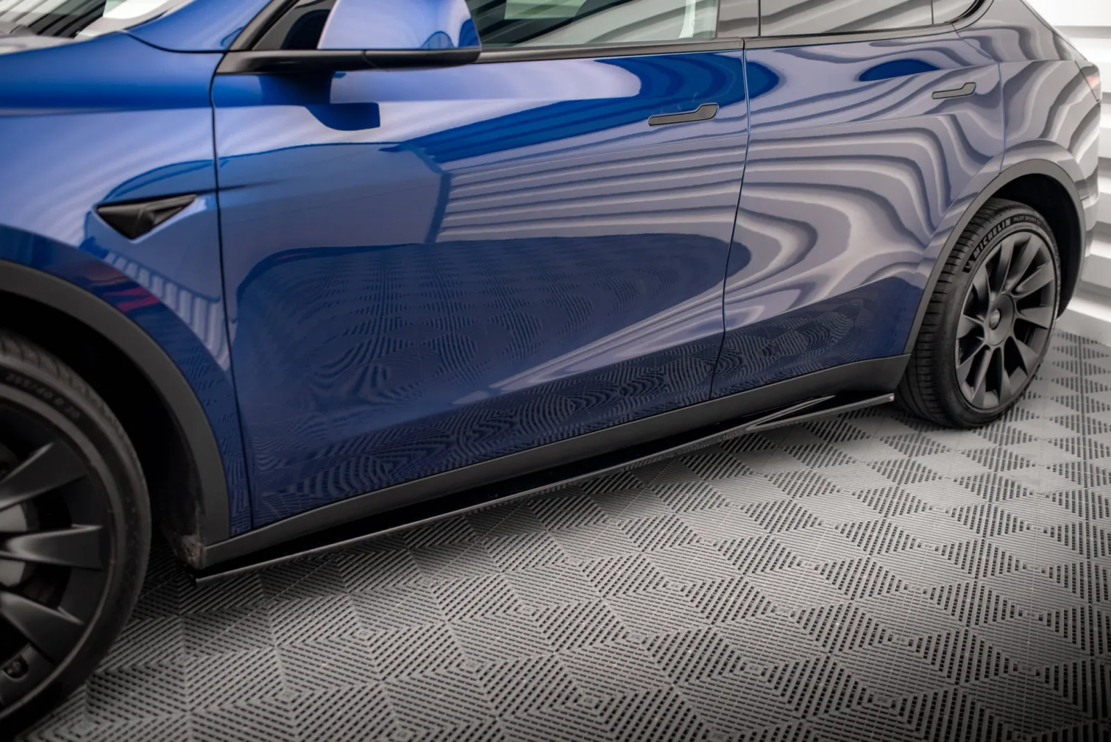Side Skirts Diffusers V.1 compatible with Tesla Model Y