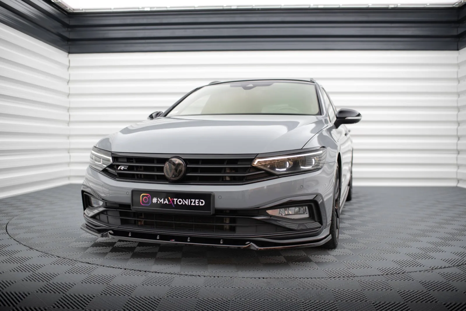 Front Splitter V.1 compatible with Volkswagen Passat R-Line B8 Facelift