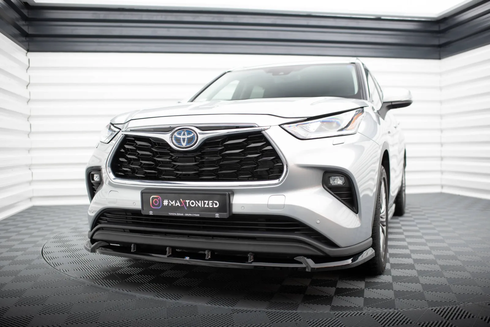 Front Splitter V.1 compatible with Toyota Highlander Mk4
