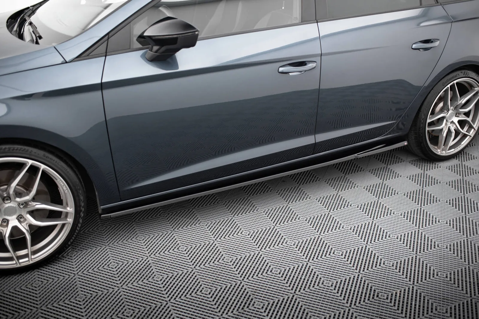 Side Skirts Diffusers V.5 compatible with Seat Leon Cupra / FR Mk3 / Mk3 Facelift
