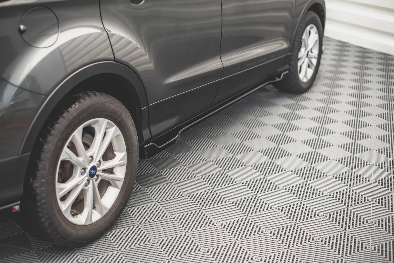 Side Skirts Diffusers compatible with Ford Escape Mk3