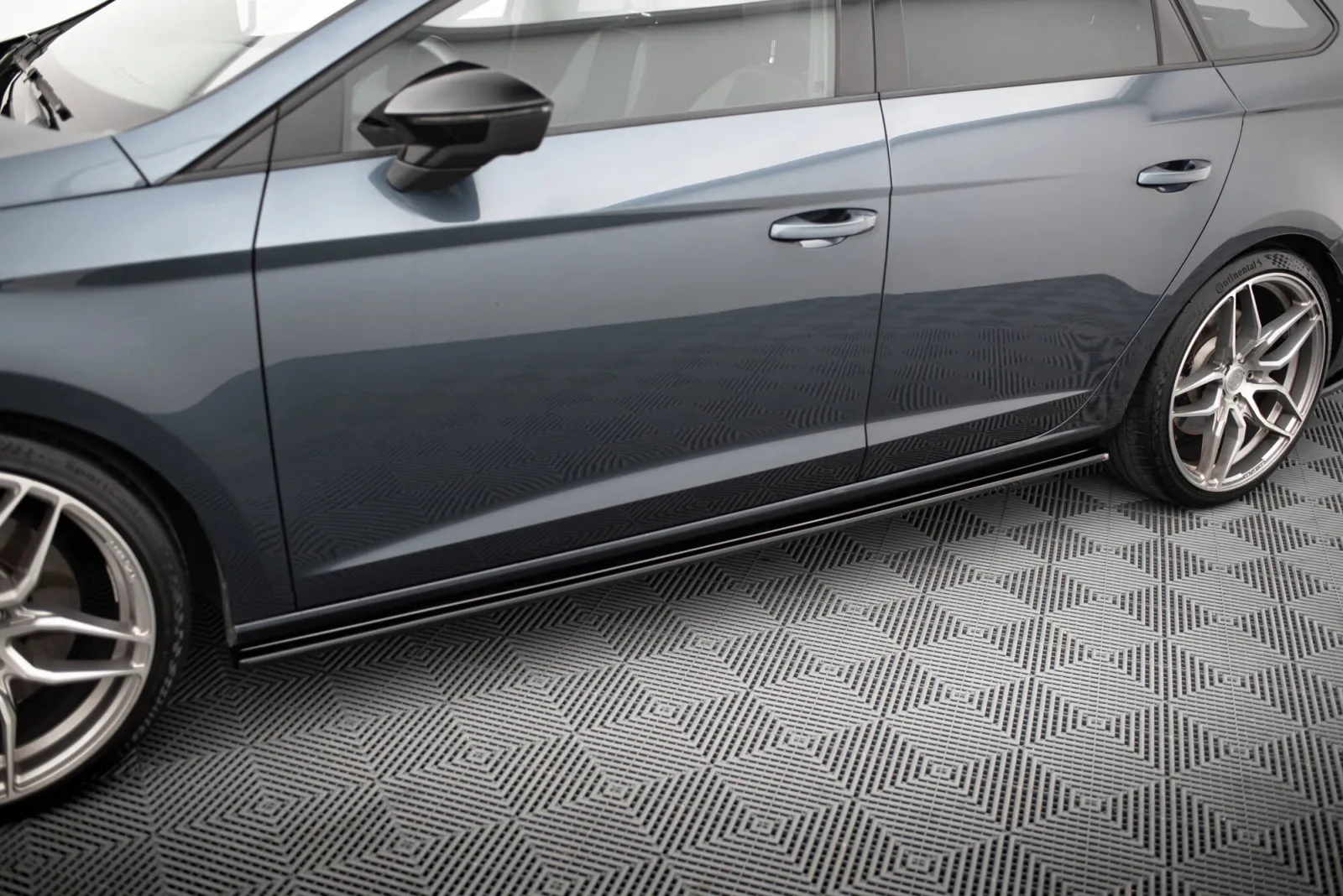 Side Skirts Diffusers v.1 compatible with Seat Leon Mk3 Cupra/ FR Facelift