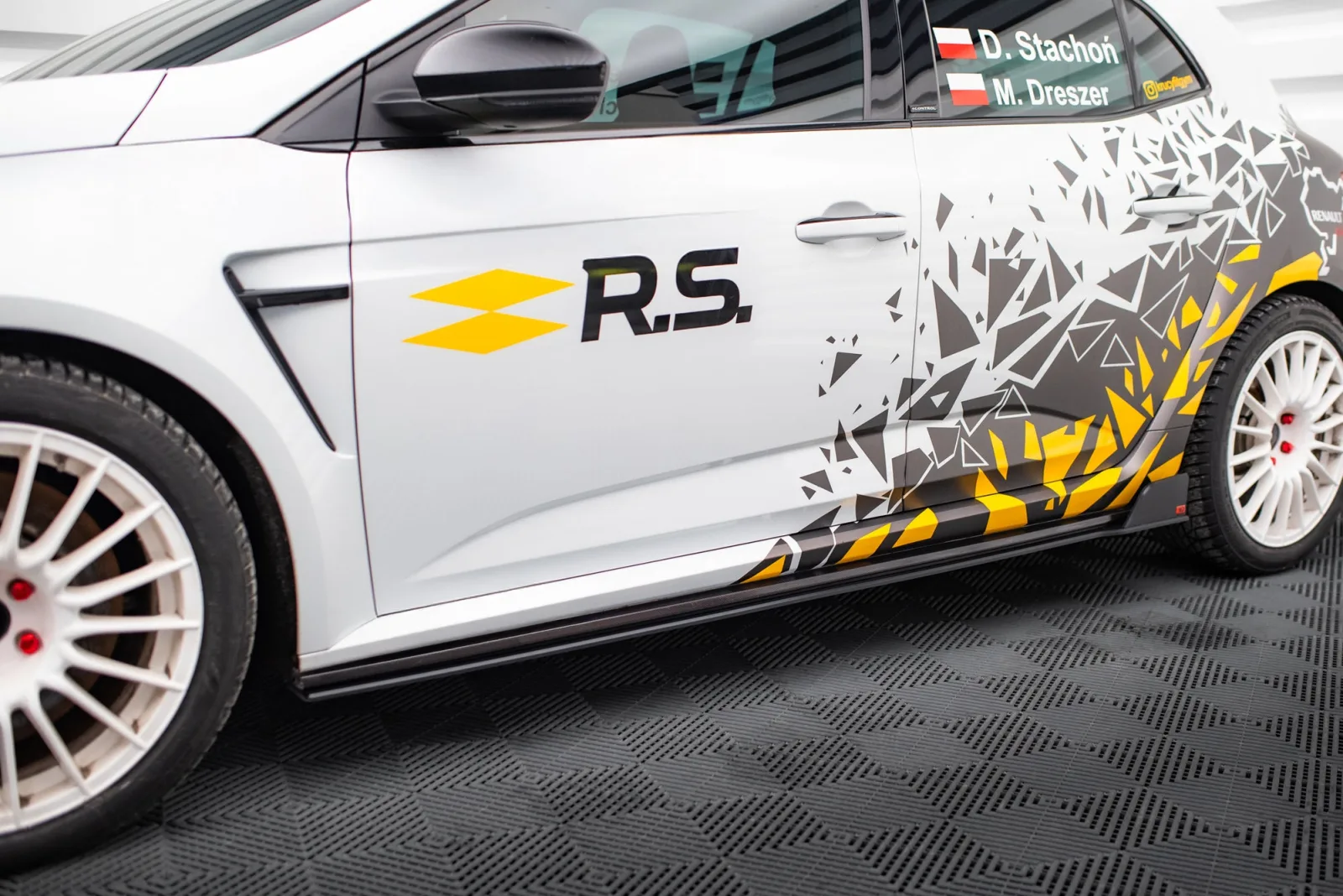 Side Skirts Diffusers Street Pro compatible with Renault Megane RS Mk4