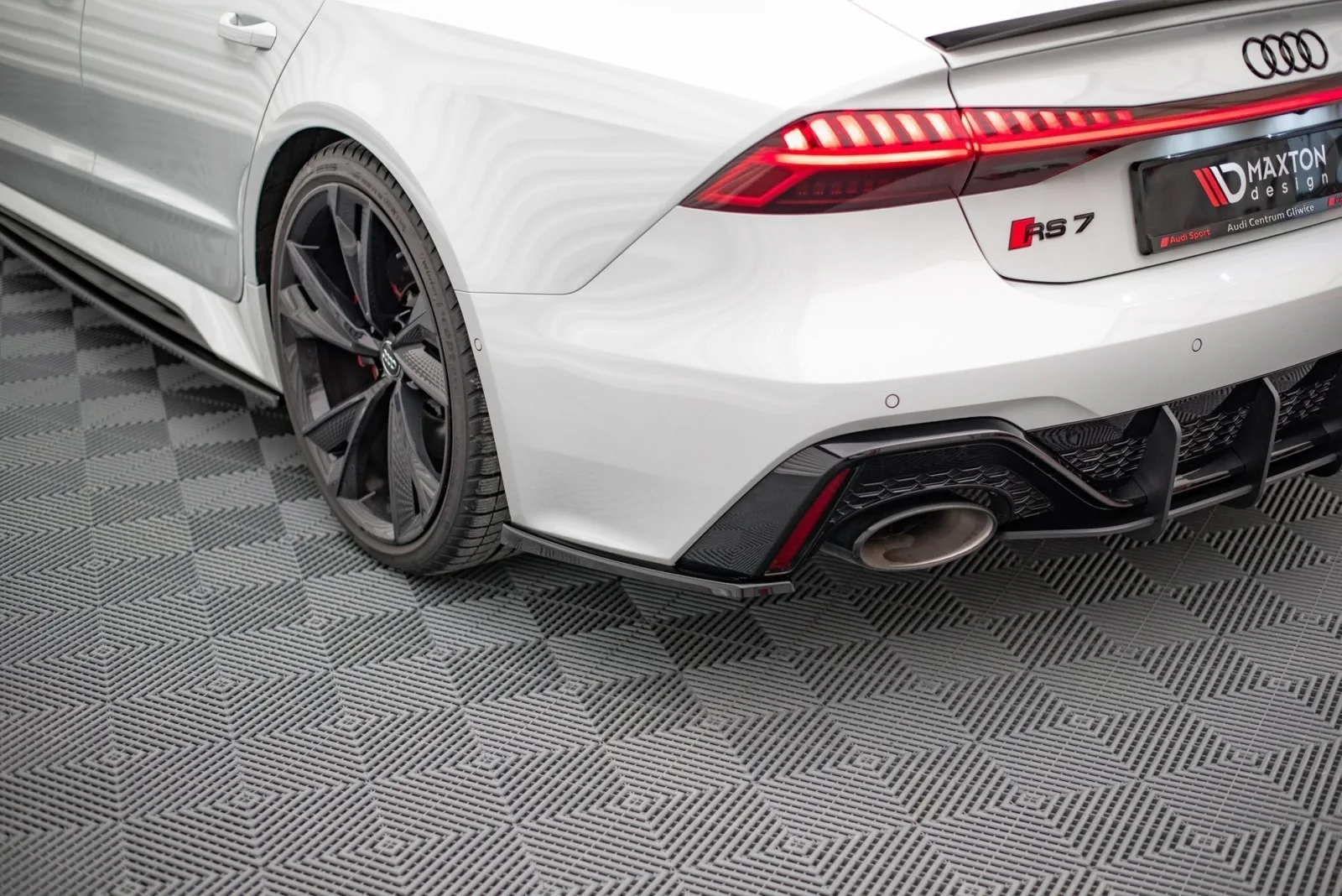Rear Side Splitters V.1 compatible with Audi RS7 C8