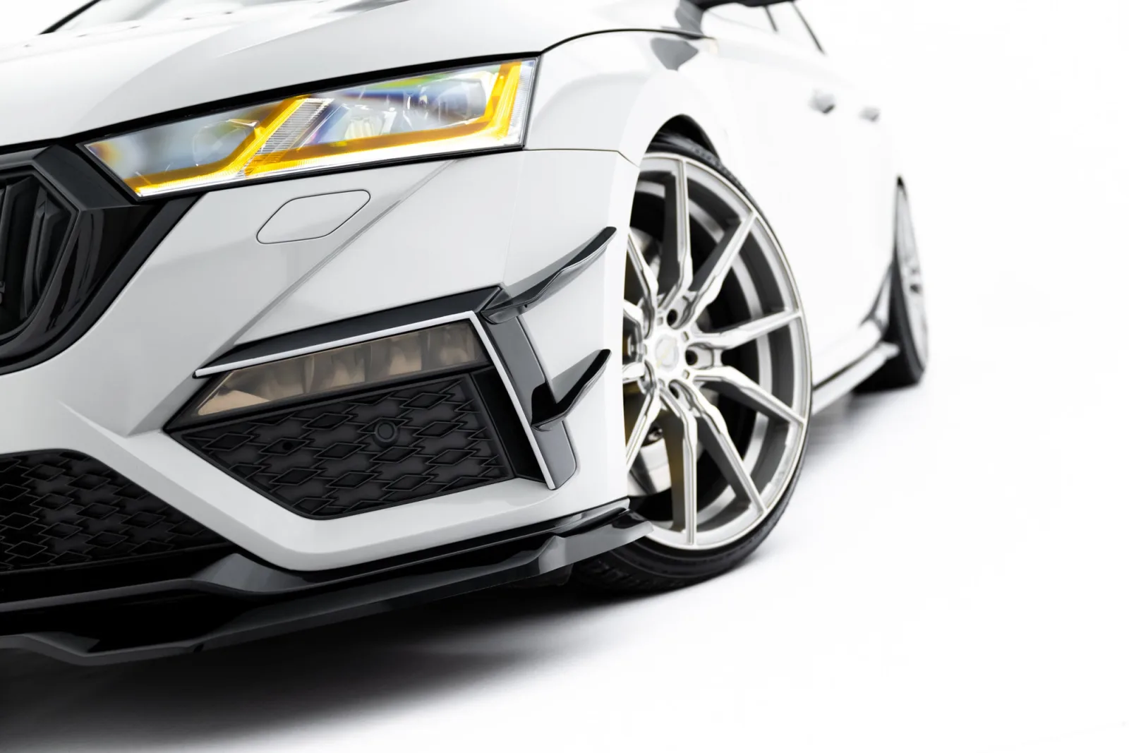 Canards (Front Canardsgo Bumper) compatible with Skoda Octavia RS Mk4