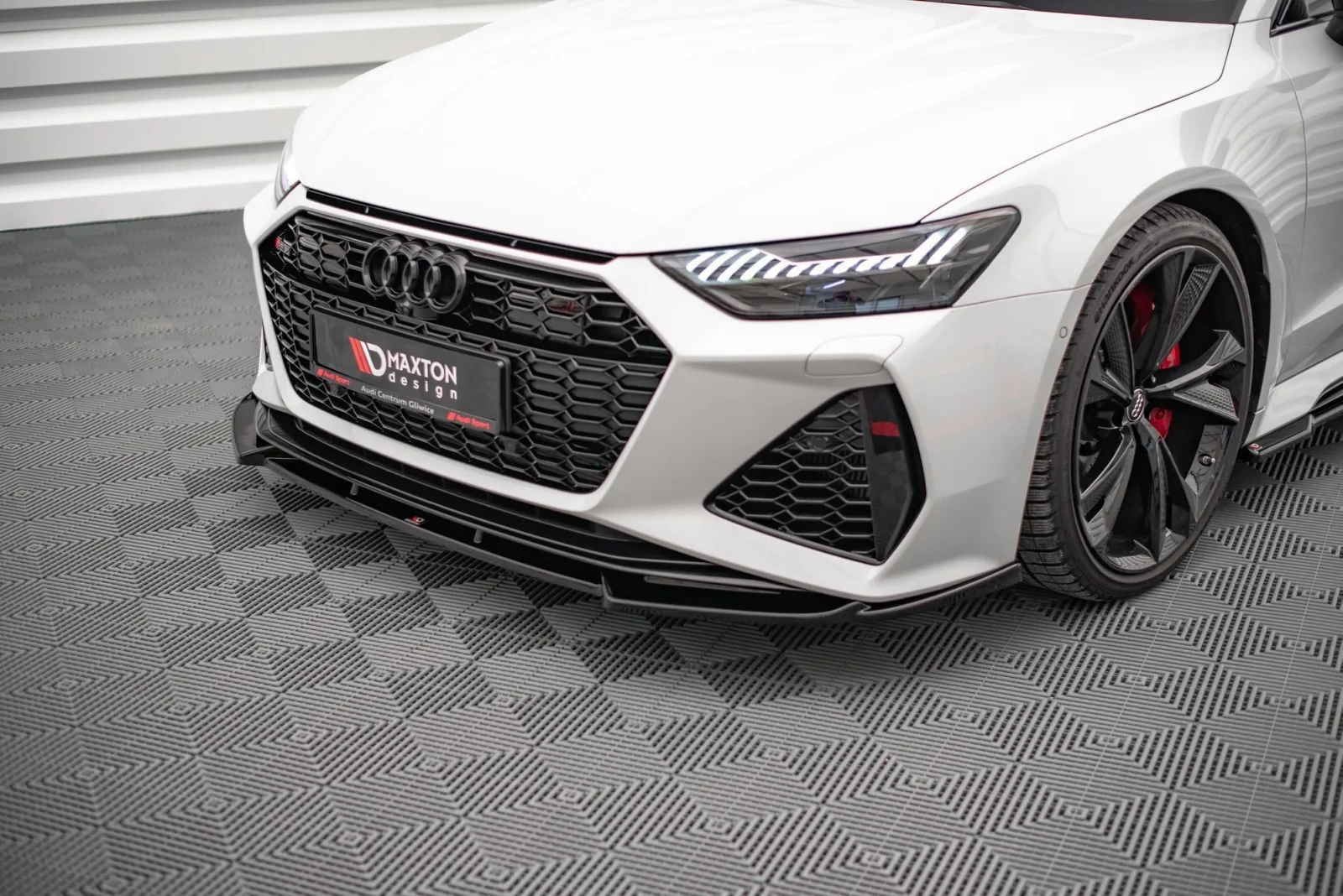 Front Splitter V.1 compatible with Audi RS7 C8