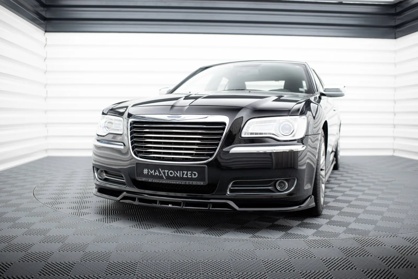 Front Splitter compatible with Chrysler 300 Mk2