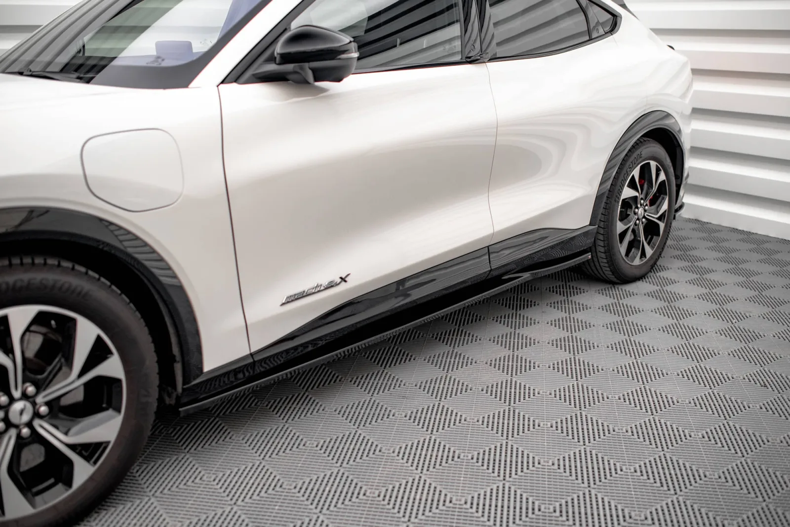 Side Skirts Diffusers compatible with Ford Mustang Mach-E Mk1