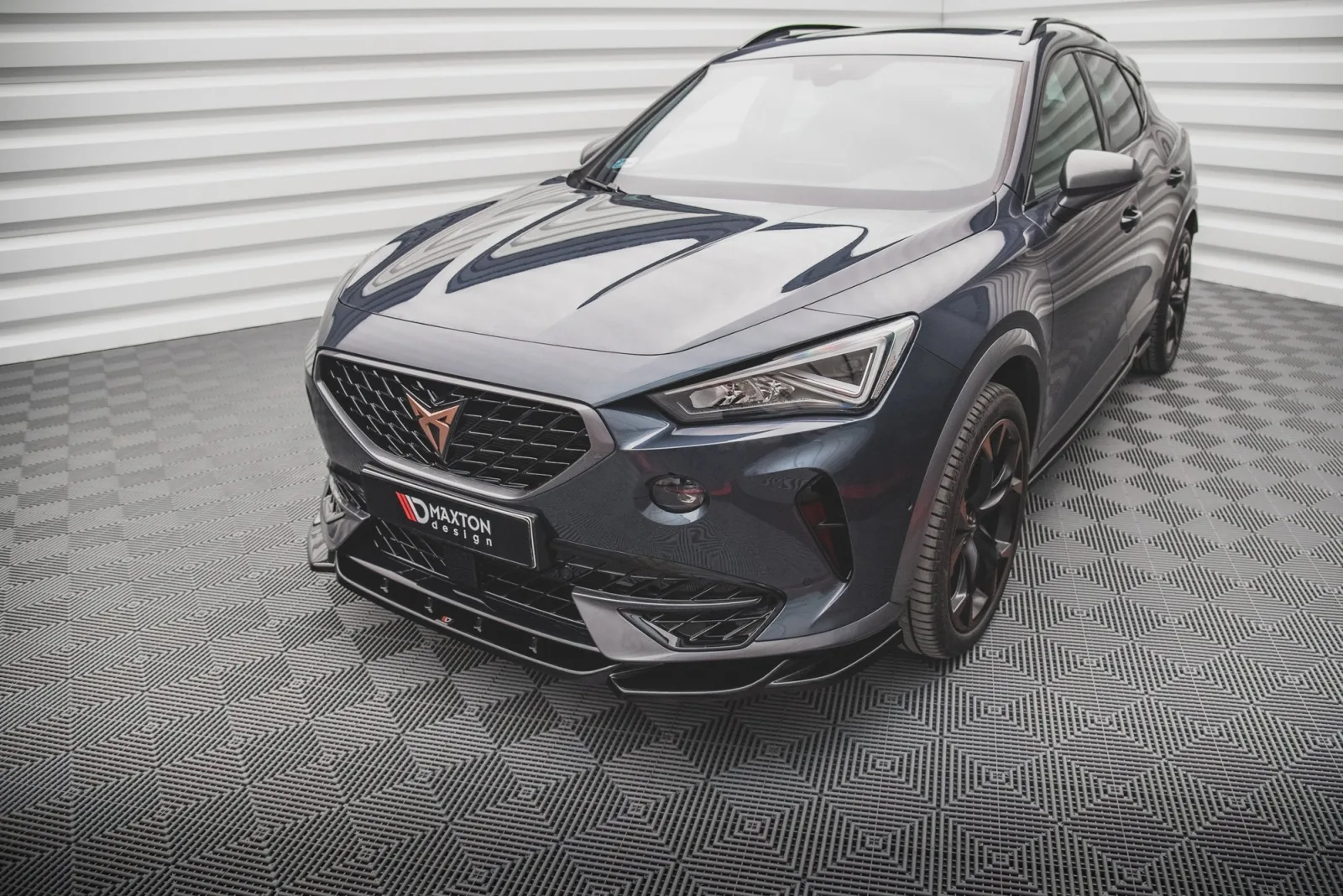 Front Splitter V.1 compatible with Cupra Formentor