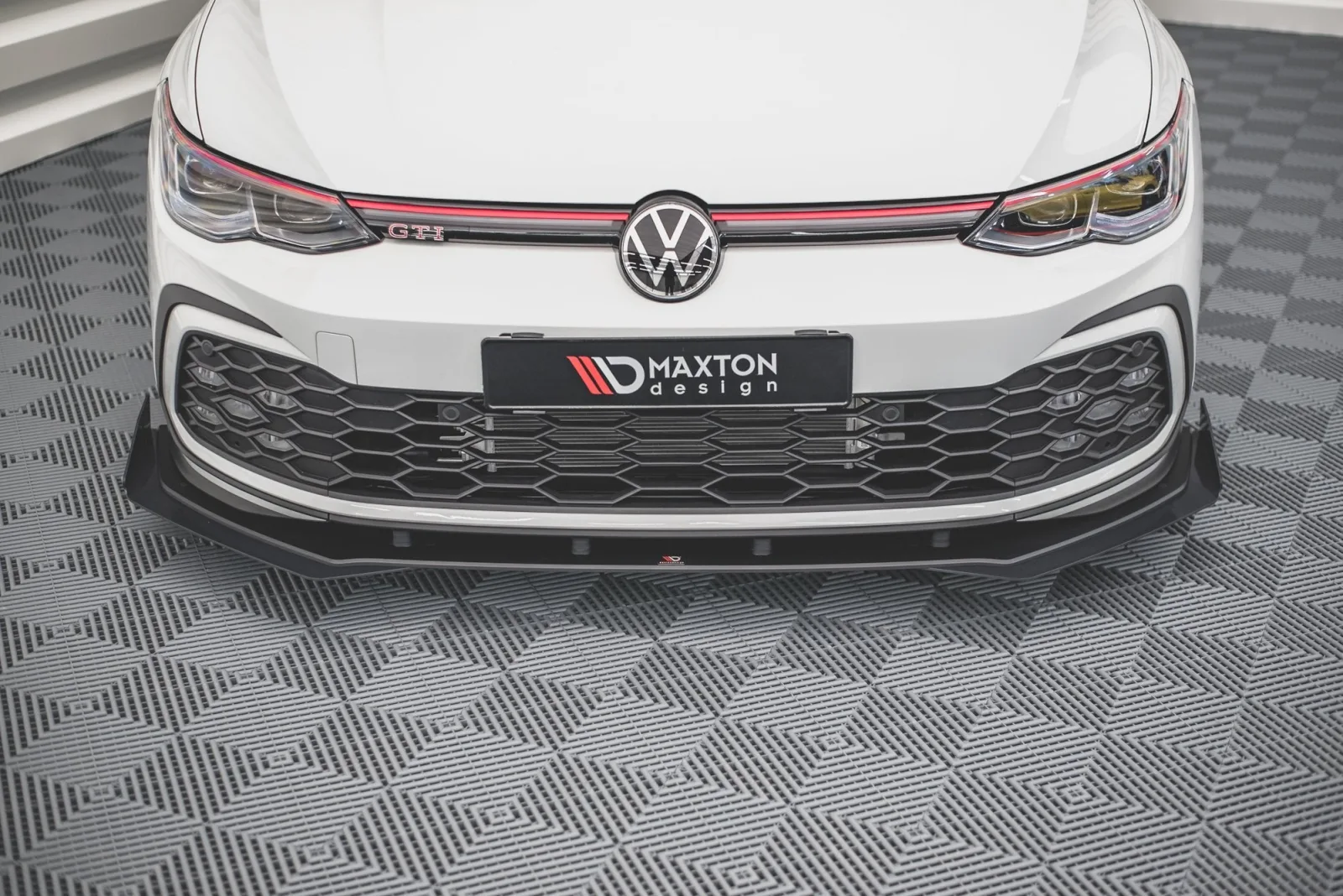 Front Splitter Street Pro + Flaps compatible with Volkswagen Golf GTI / GTE / GTD / R-Line Mk8