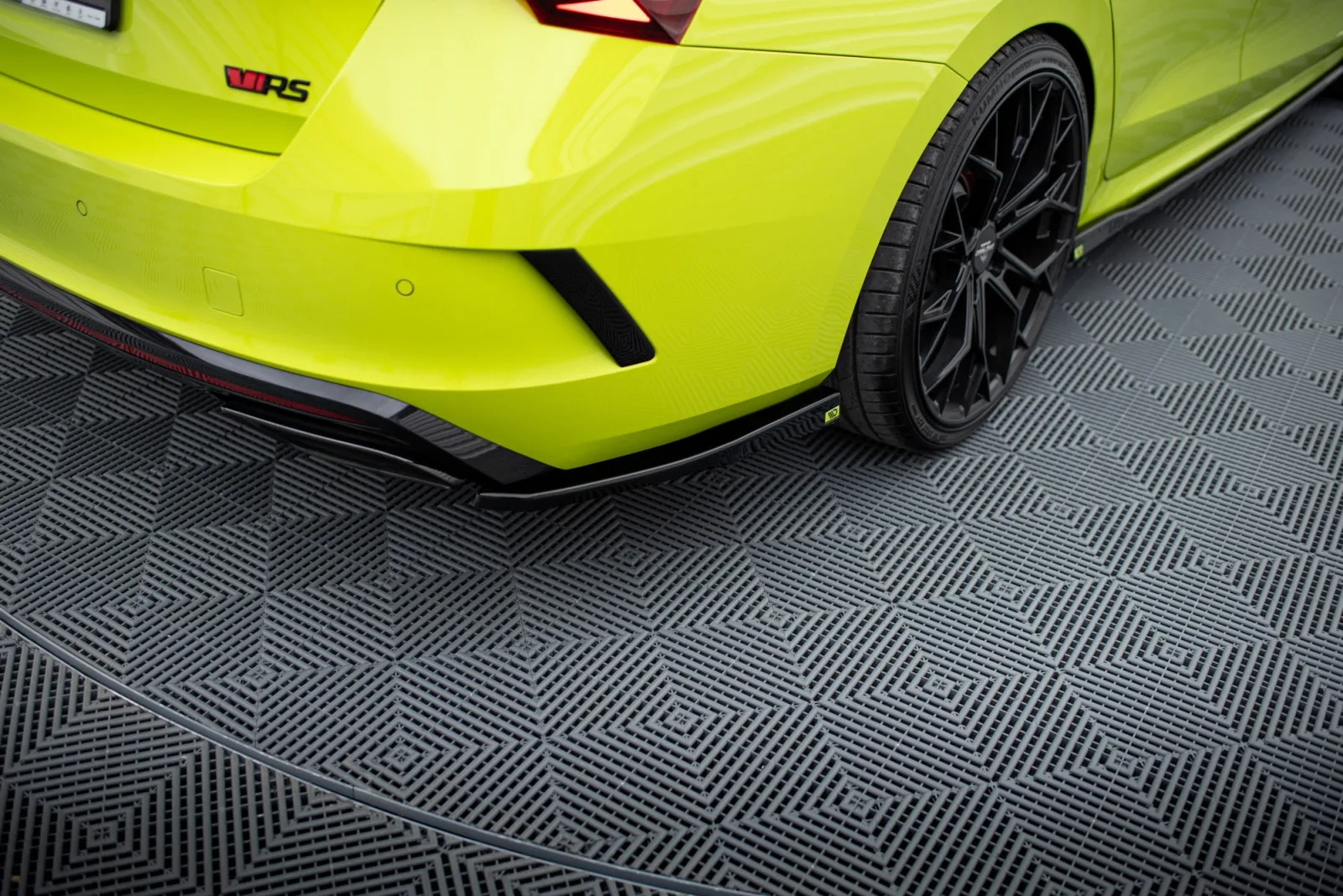 Rear Side Splitters V.2 compatible with Skoda Octavia RS Combi / Liftback Mk4 / Mk4 Facelift