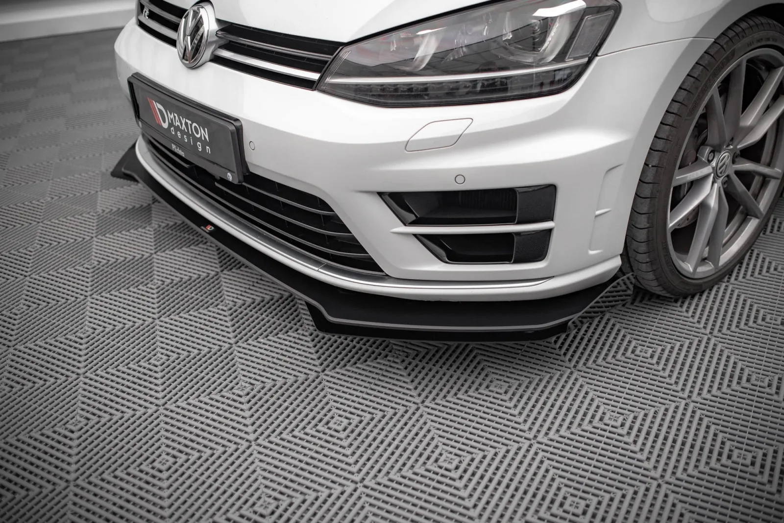 Front Flaps compatible with Volkswagen Golf R Mk7