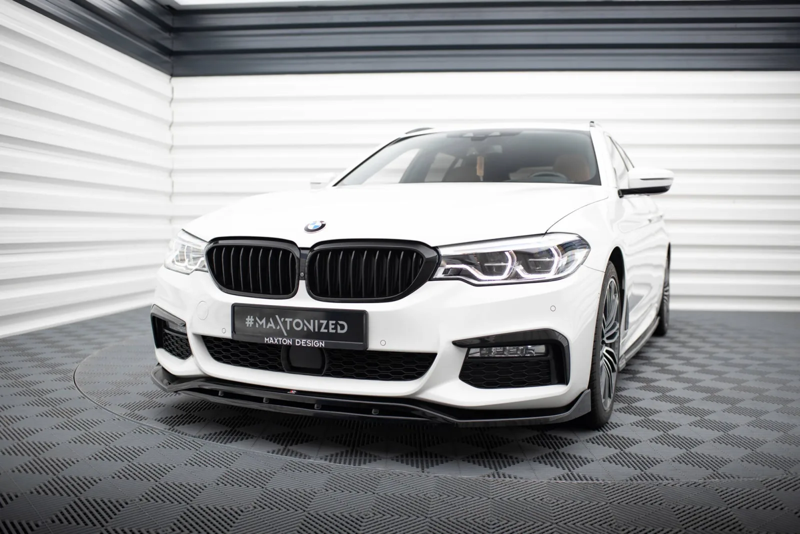 Front Splitter V.3 compatible with BMW 5 M-Pack G30 / G31