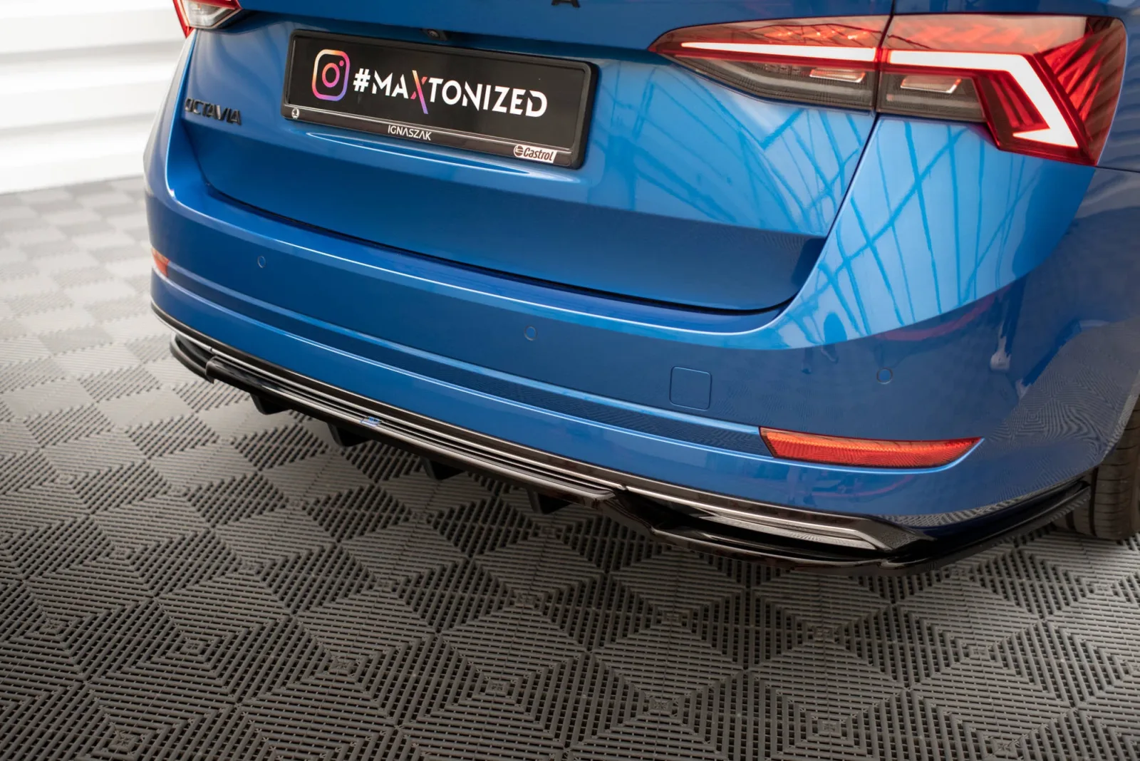 Rear Splitter (With Diffuser) compatible with Skoda Octavia Sportline Mk4