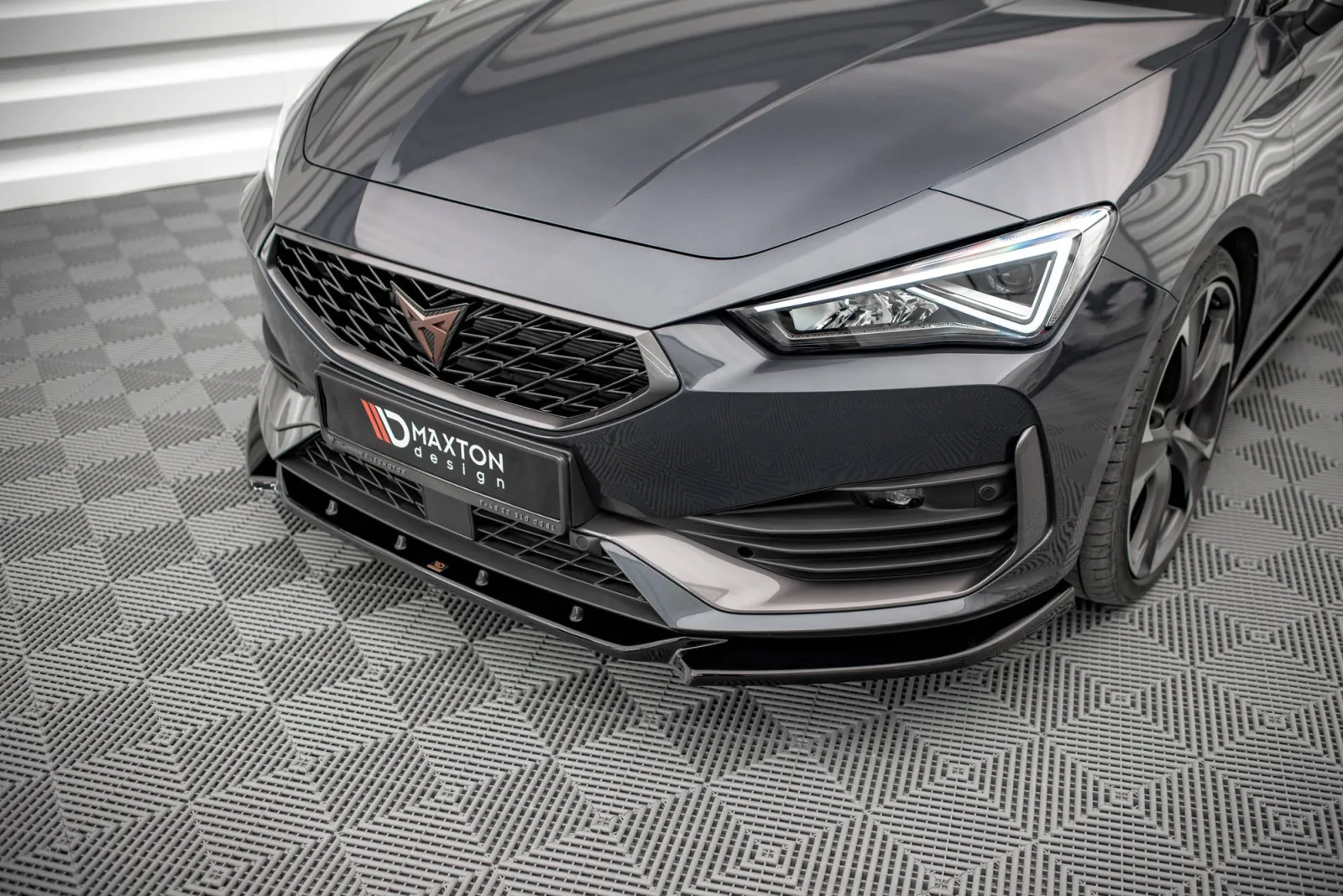 Front Splitter V.3 compatible with Cupra Leon Mk1