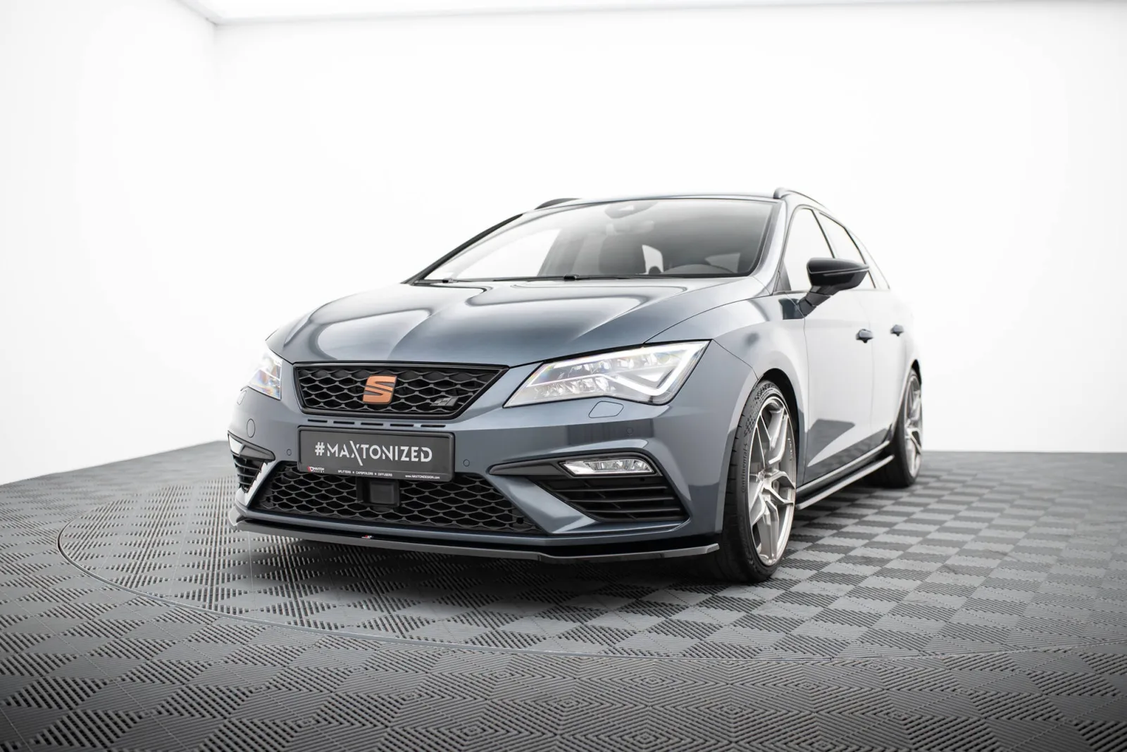 Front Splitter V.2 compatible with Seat Leon Cupra / FR Mk3 FL