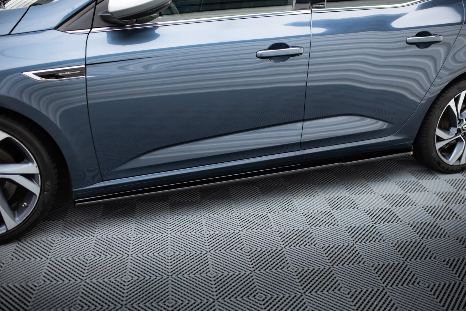 Side Skirts Diffusers compatible with Renault Megane Hatchback Mk4