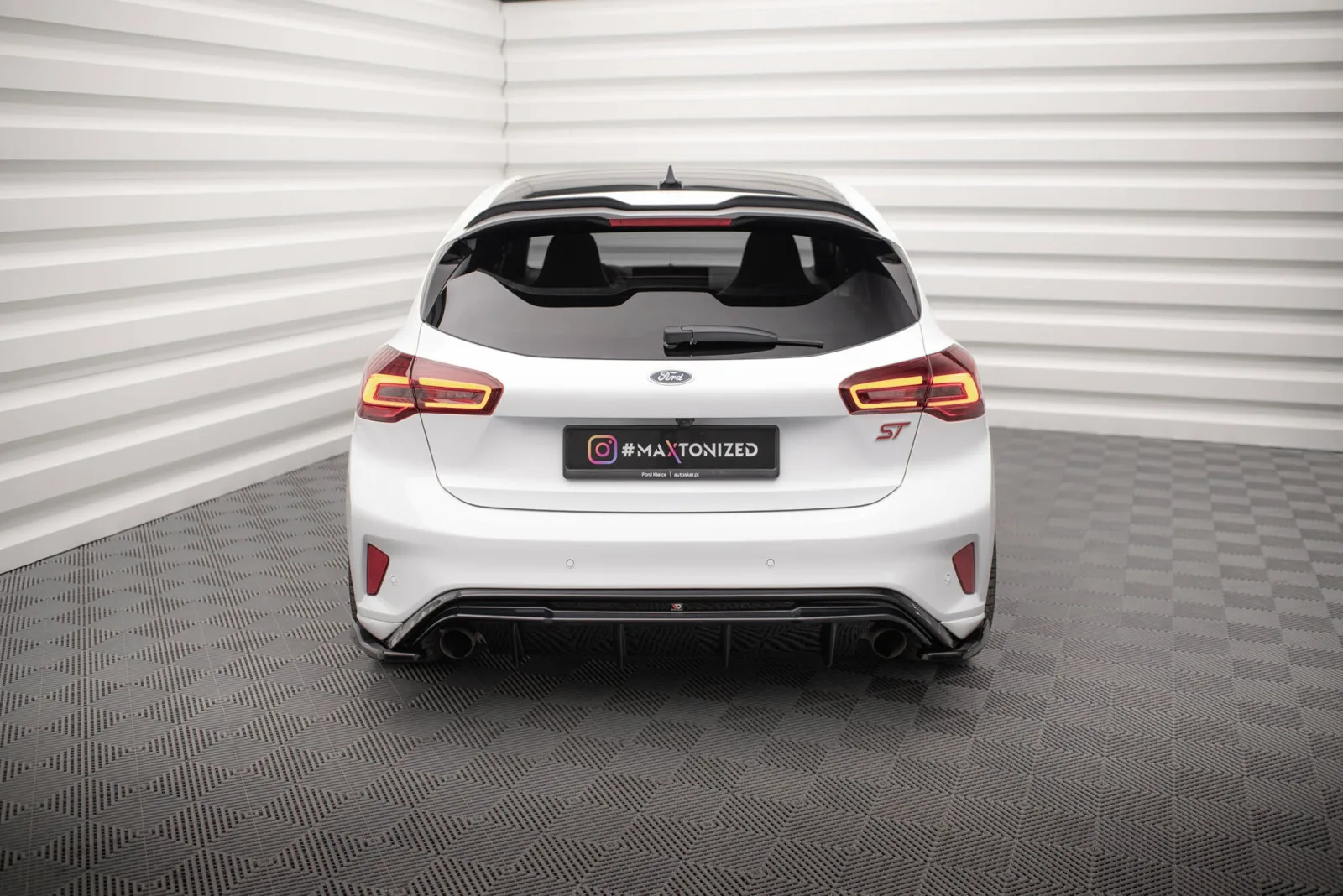 Rear Valance V.3 compatible with Ford Focus Hatchback ST Mk4
