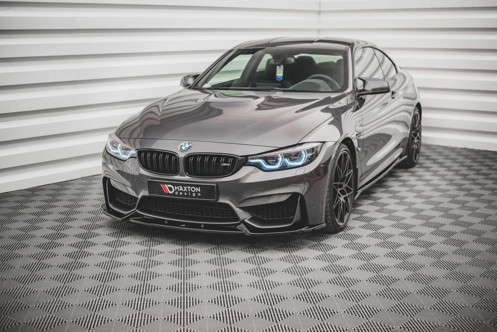 Front Splitter compatible with BMW M4 F82