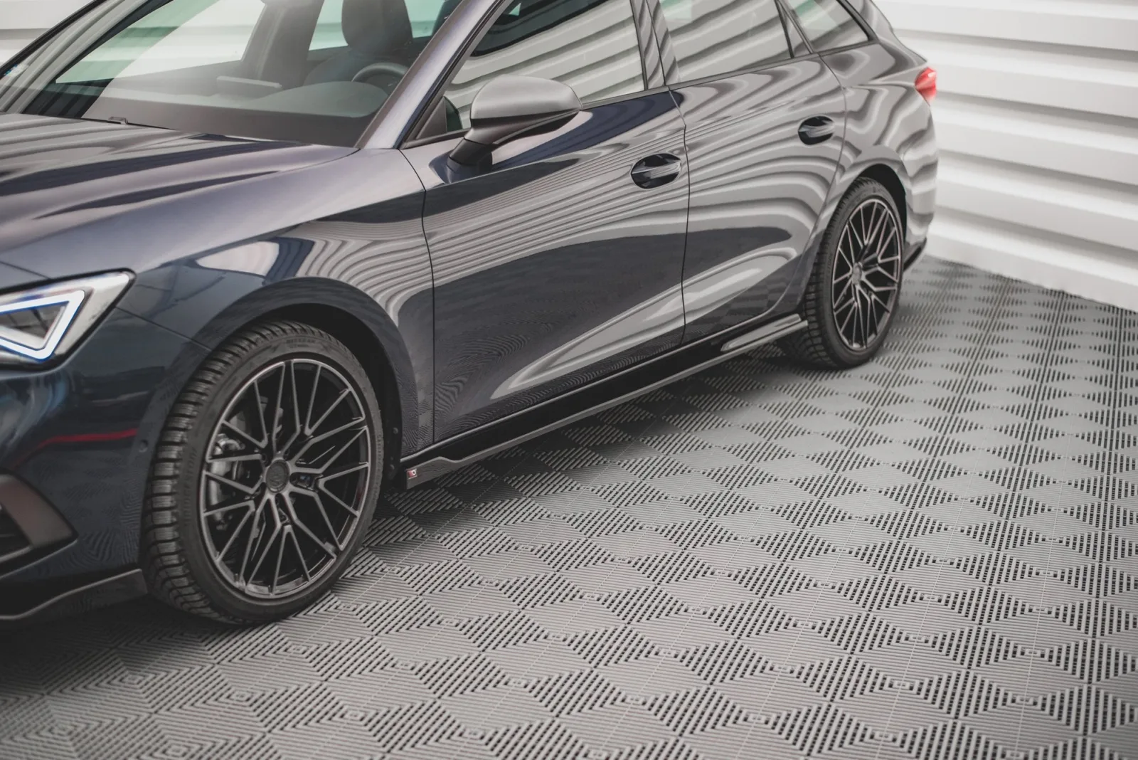 Side Skirts Diffusers V.2 compatible with Seat Leon FR ST / Hatchback Mk4 / Cupra Leon ST / Hatchback Mk1 / Mk1 Facelift