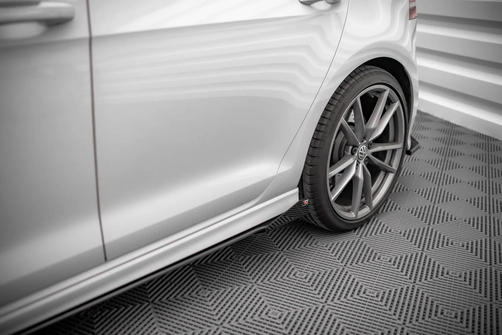 Side Flaps compatible with Volkswagen Golf R Mk7