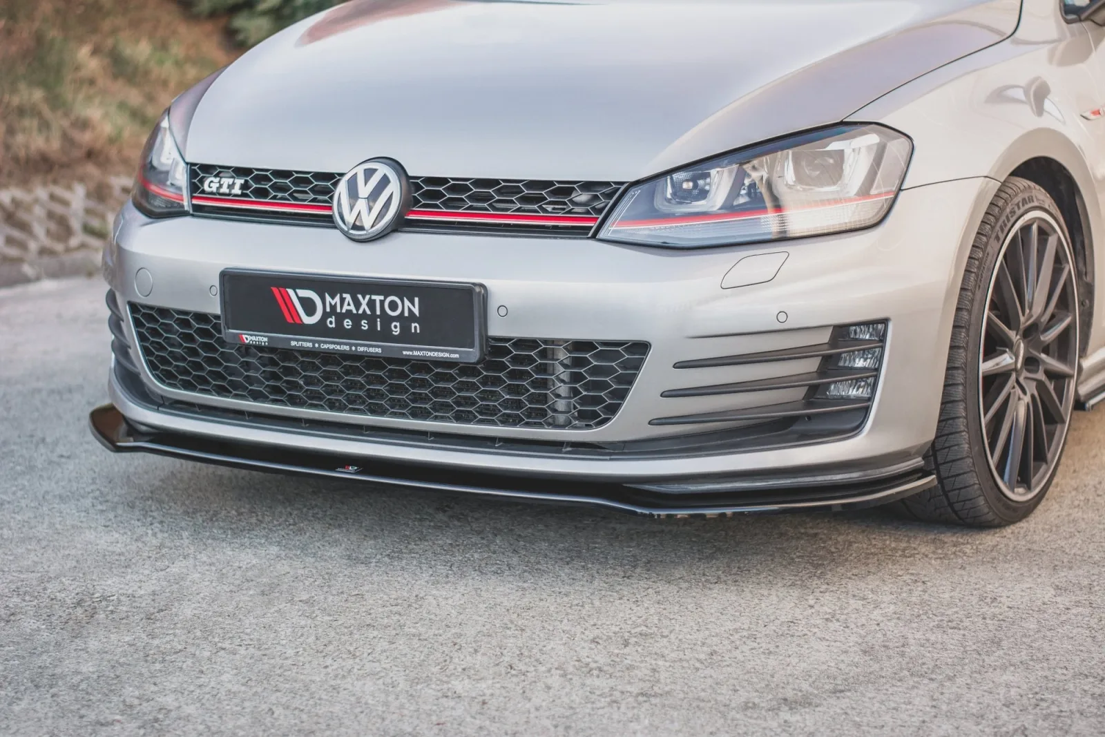 Front Splitter V.2 compatible with Volkswagen Golf GTI / GTD Mk7