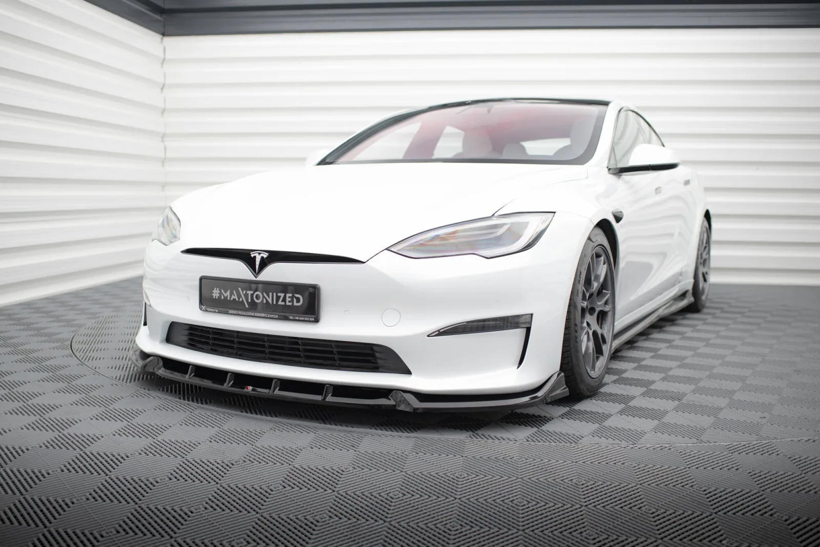 Front Splitter V.1 compatible with Tesla Model S Plaid Mk1 Facelift