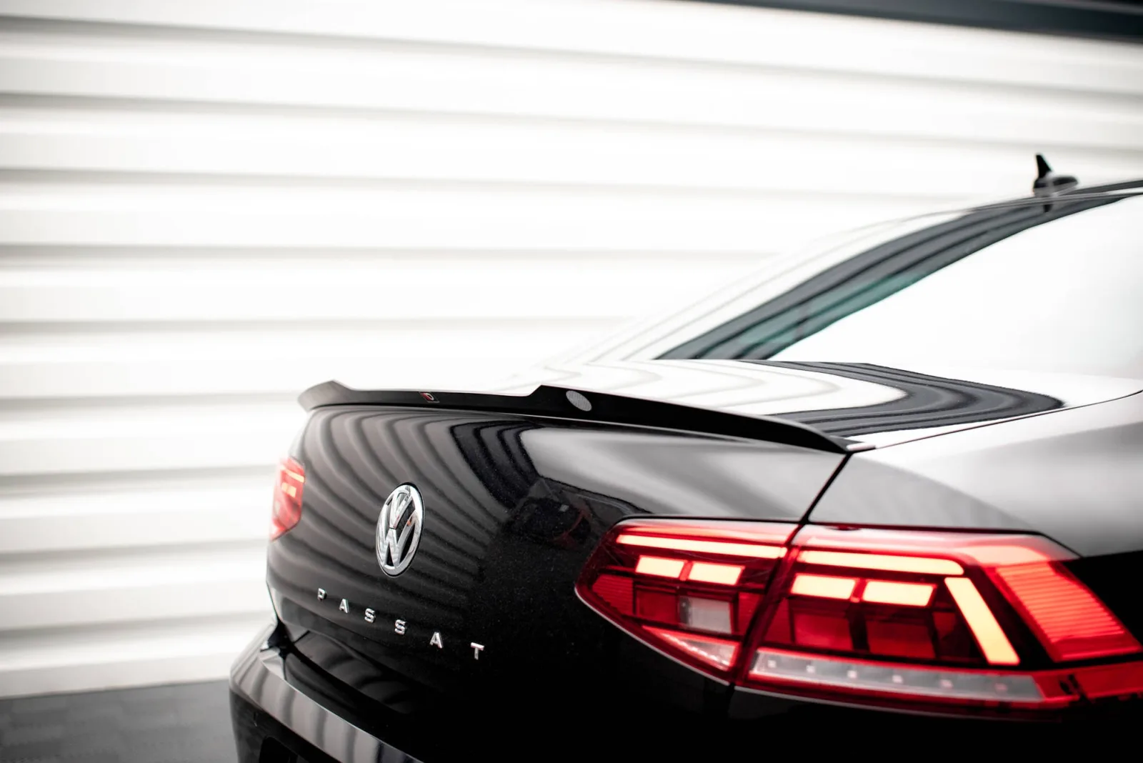 Spoiler Cap compatible with Volkswagen Passat Sedan B8 Facelift