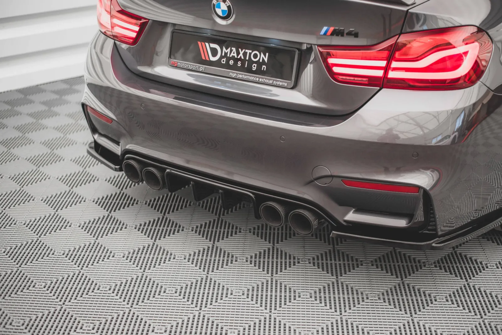 Rear Valance compatible with BMW M4 F82