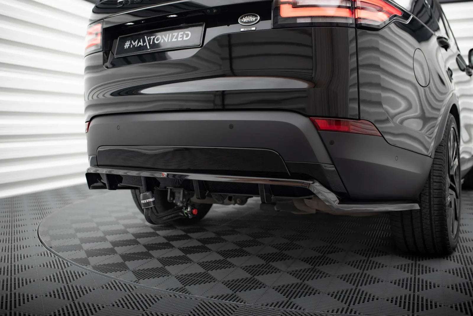Rear Splitter (With Diffuser) compatible with Land Rover Discovery HSE Mk5