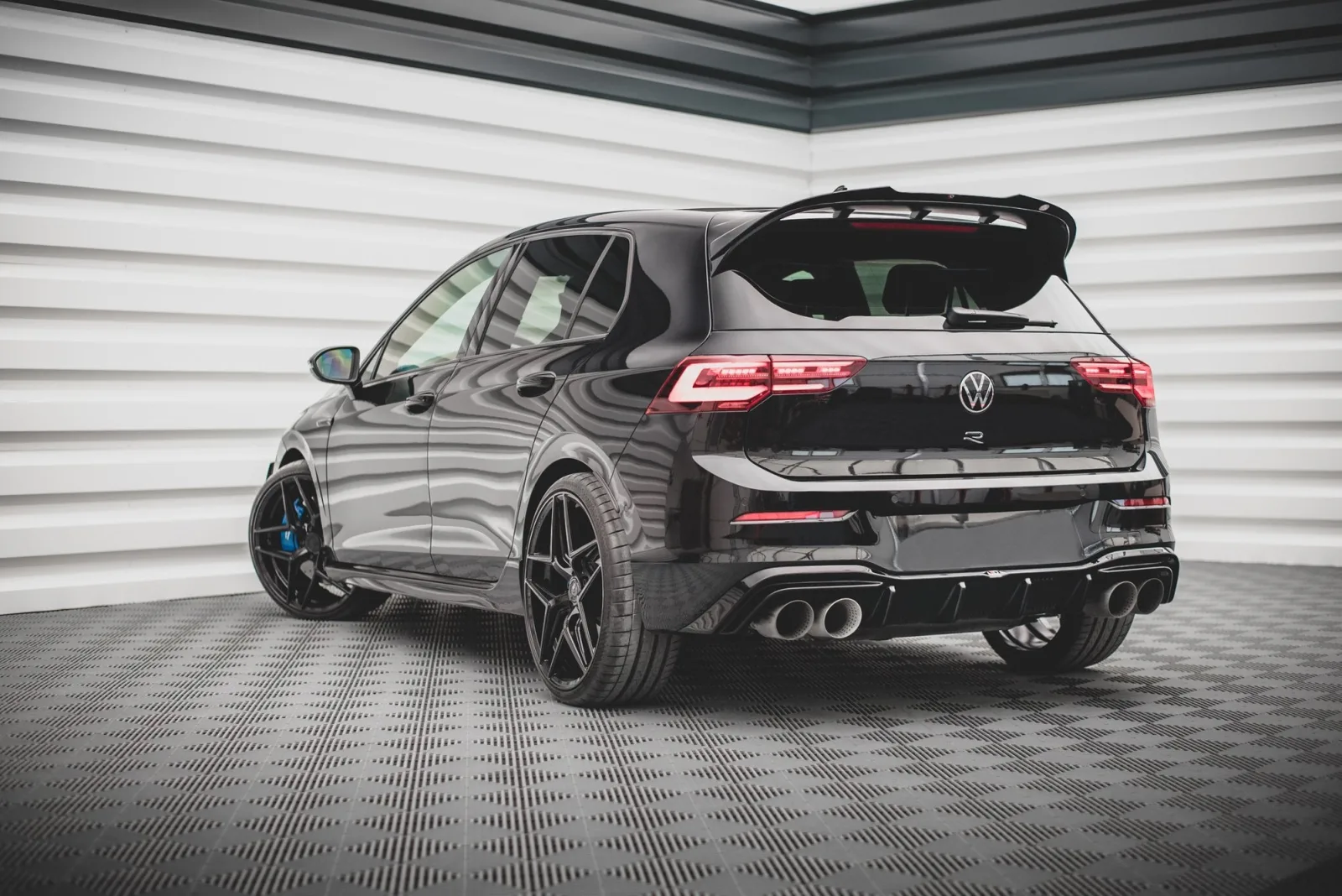 Rear Valance V.2 compatible with Volkswagen Golf R Hatchback Mk8
