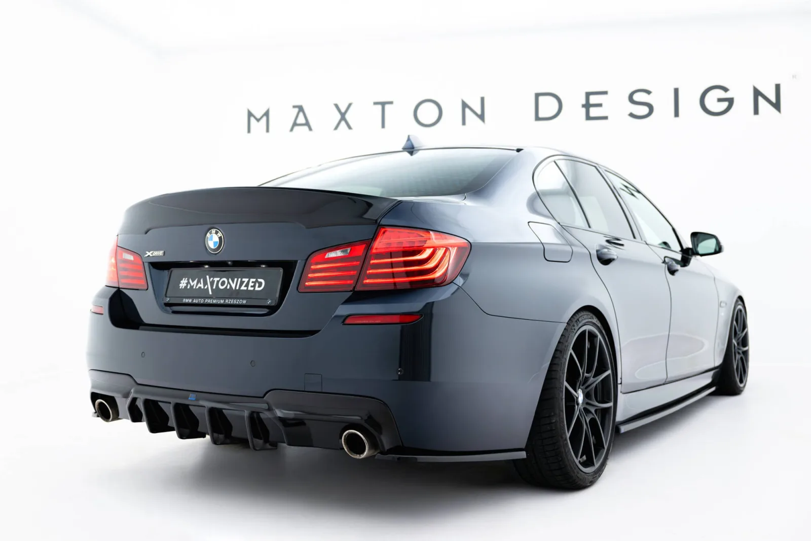 Rear Valance V.2 compatible with BMW 5 M-Pack F10 / F11 (Version with two single exhausts)
