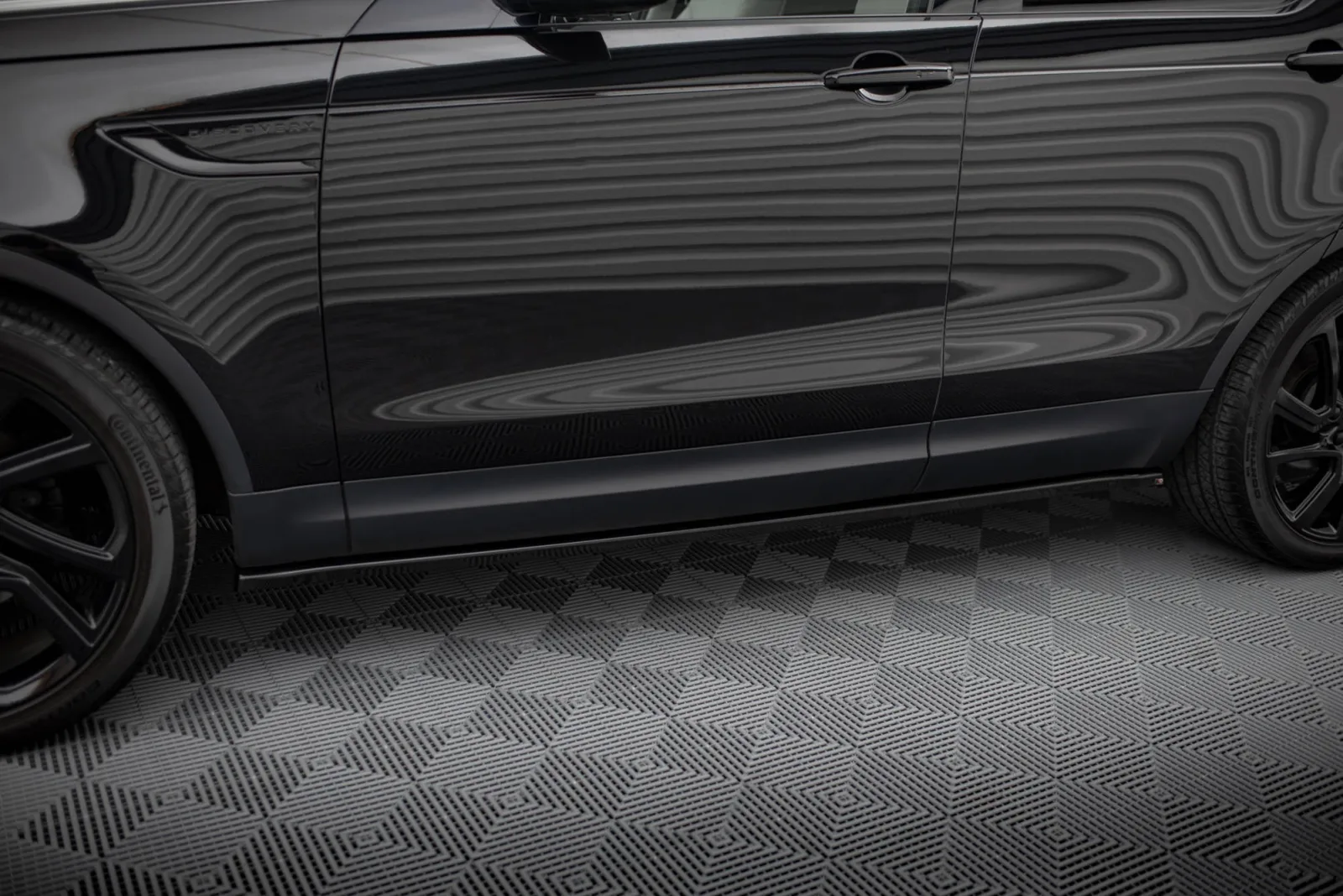 Side Skirts Diffusers compatible with Land Rover Discovery HSE Mk5