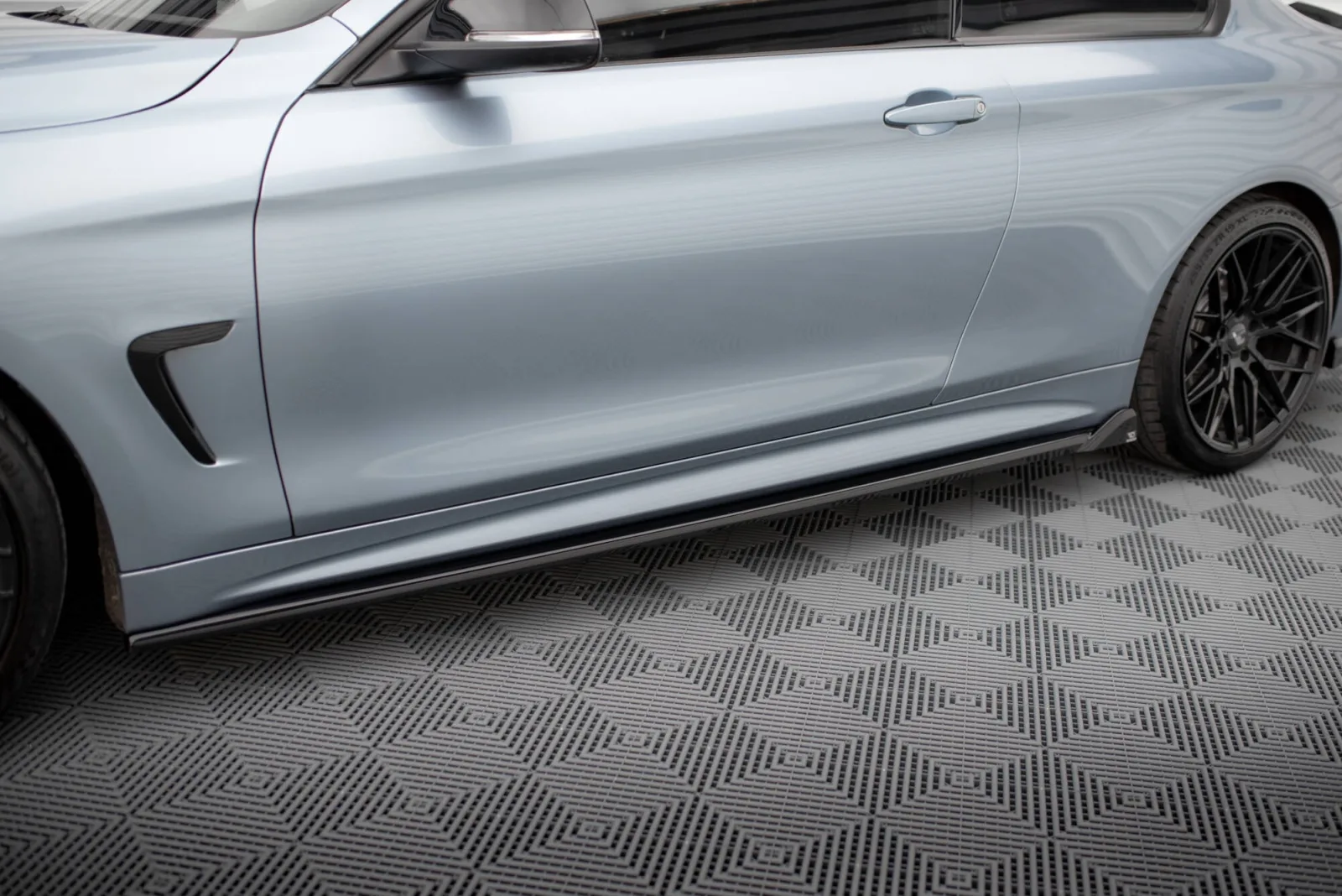 Side Skirts Diffusers V.2 compatible with BMW 4 Coupe / Gran Coupe / Cabrio M-Pack F32 / F36 / F33