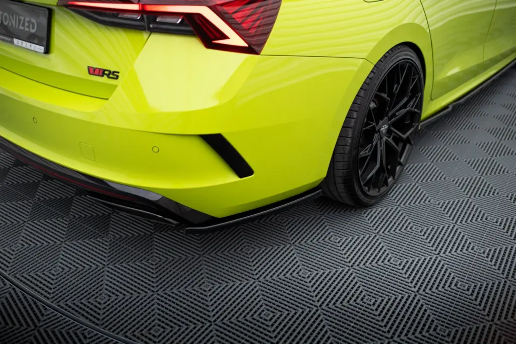 Rear Side Splitters V.1 compatible with Skoda Octavia RS Mk4
