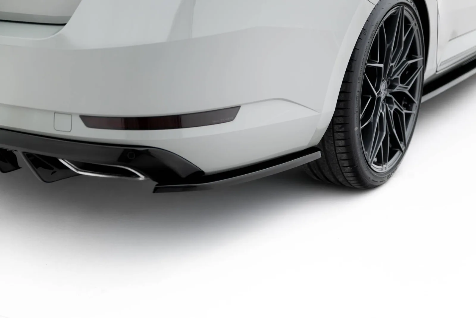 Rear Side Splitters V.3 compatible with Skoda Superb Liftback / Combi Mk3