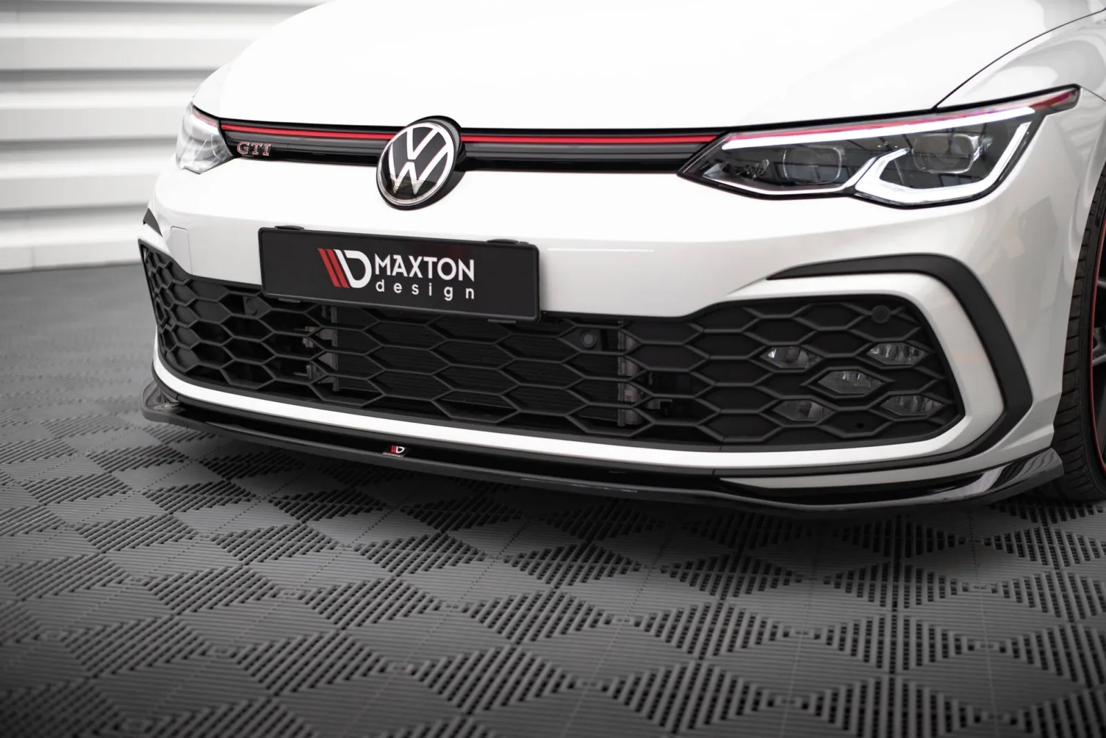 Front Splitter V.7 compatible with Volkswagen Golf GTI / GTE / GTD / R-Line Mk8