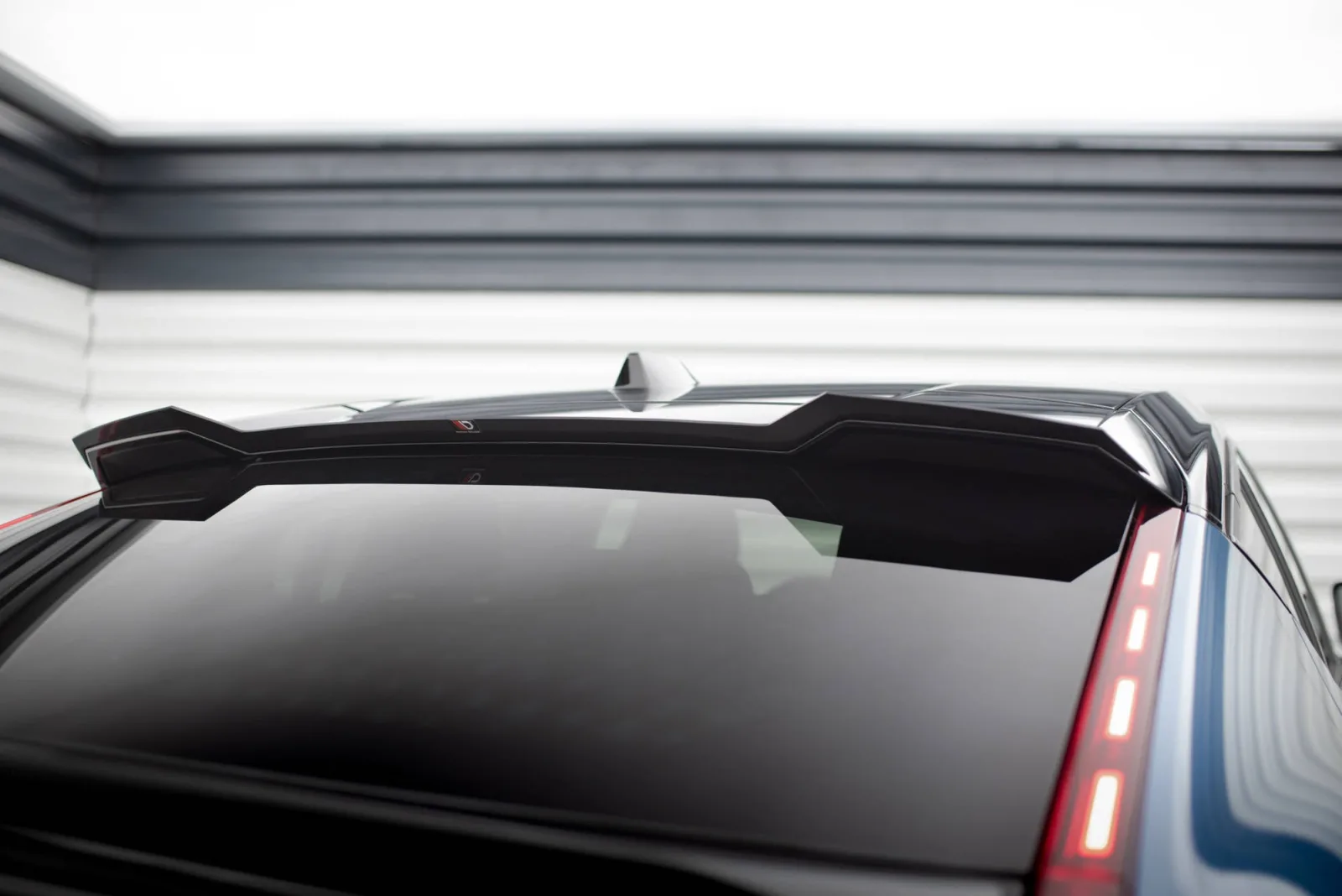 Spoiler Cap compatible with Volvo C40 Mk1